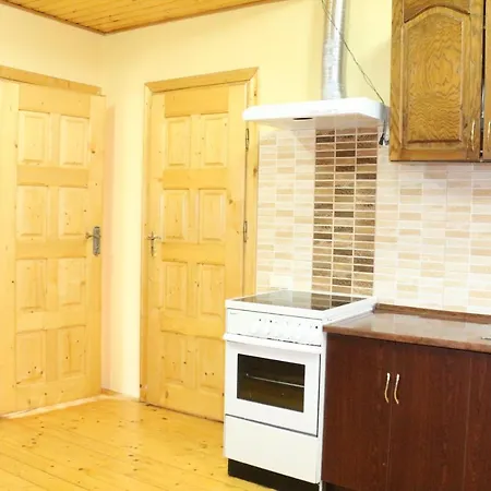 у романа 'корпус із сауною' *