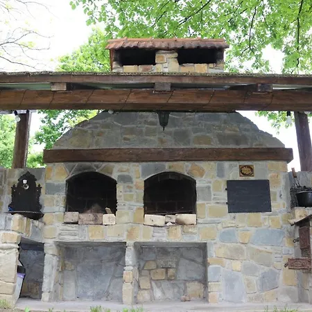 у романа 'корпус із сауною'