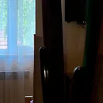 у романа 'корпус із сауною' *